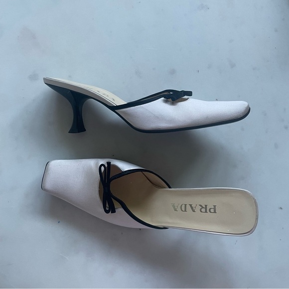 Vintage Prada Satin Mules White Black Bows 38.5 Square Toe Pumps Heels Slip On - Picture 10 of 12